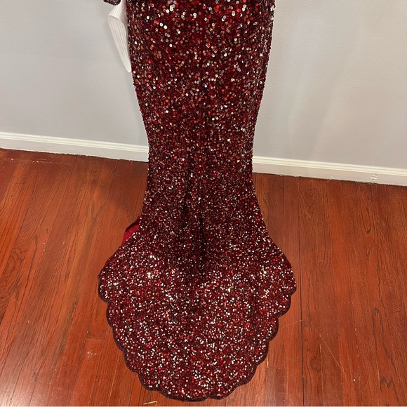 Mac Duggal Embellished Sequined Plunge Scalloped V-Neck Cape Gown Wine - Reemoly - Picture 14 of 17